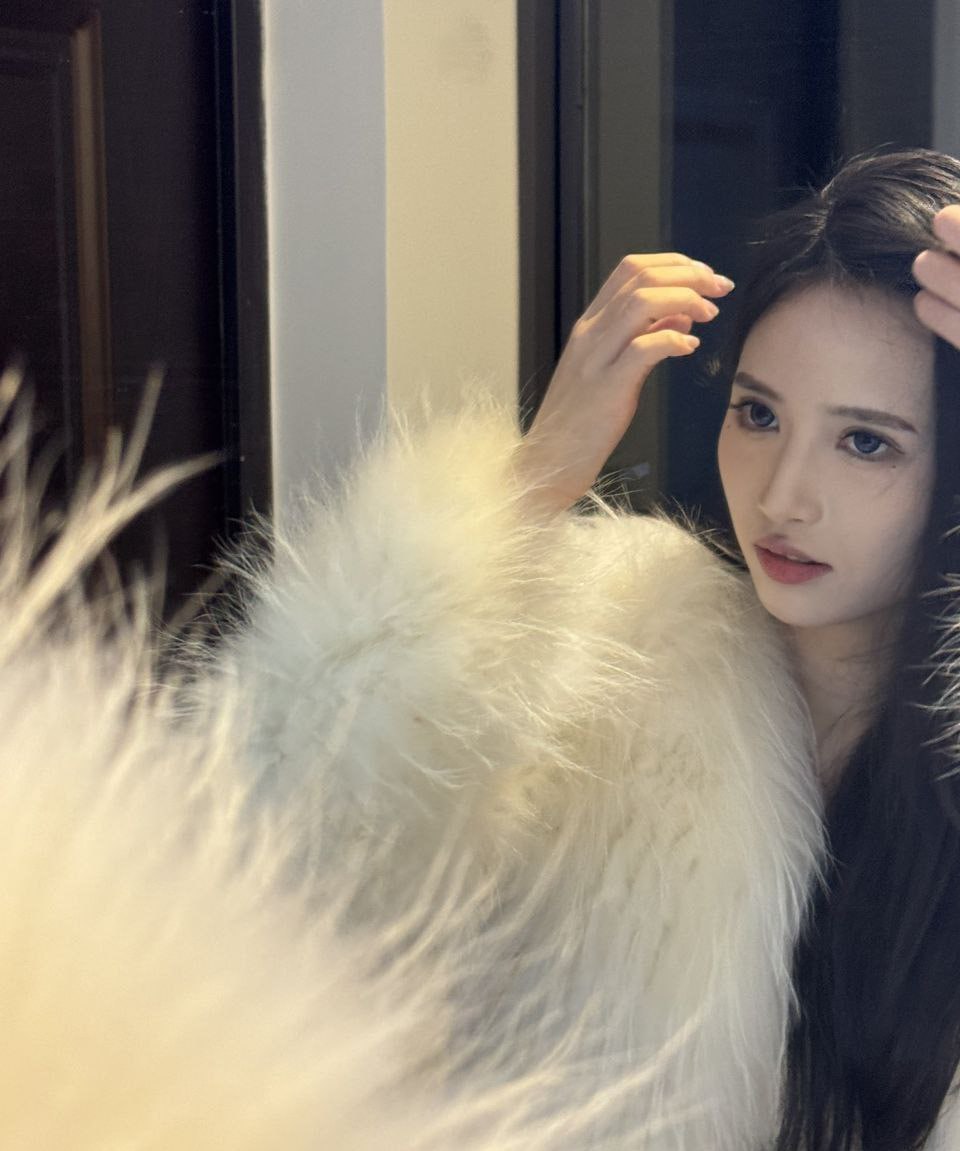 #抖音 #李思悦 抖音大长腿女神50万粉丝的网红，私下和榜一大哥开房，穿黑丝被疯狂爆操（2）