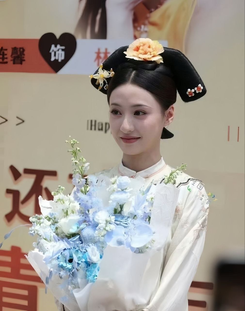 高颜值女明星【胡连馨】与大哥视频裸聊露骚穴自慰流水被曝光！（4）