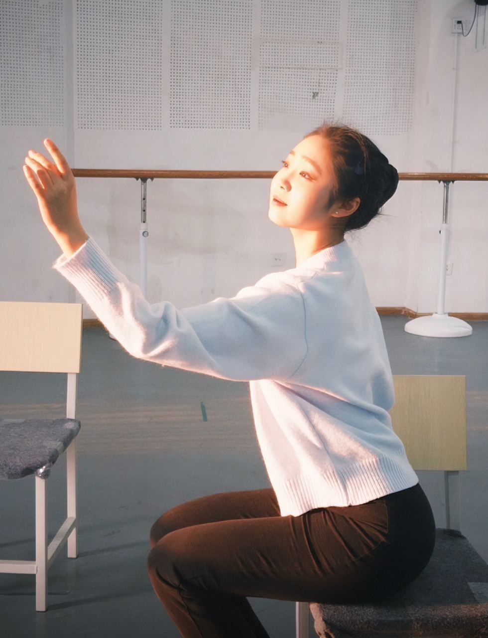 #乔烨 ​现代音乐学院舞蹈校花乔烨 背男友被金主包养调教