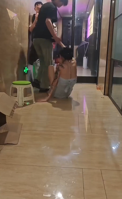 女孩子在外面要保护好自己，喝醉了一点也不可爱 #纹身女孩