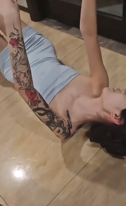 女孩子在外面要保护好自己，喝醉了一点也不可爱 #纹身女孩（2）