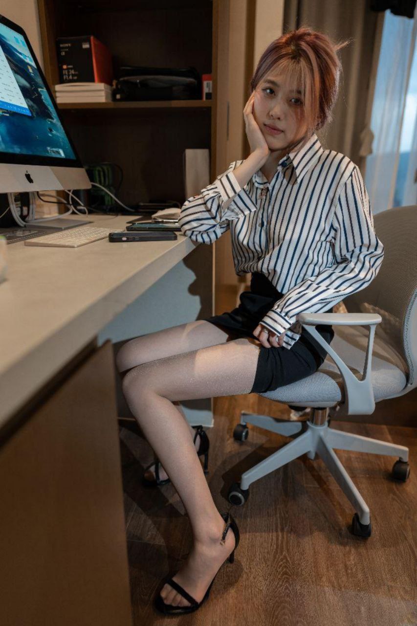 高颜值大学生大尺度人体摄影 导演要检查一下身材才可以进组拍戏 #摄影师 #吃瓜 #丝袜