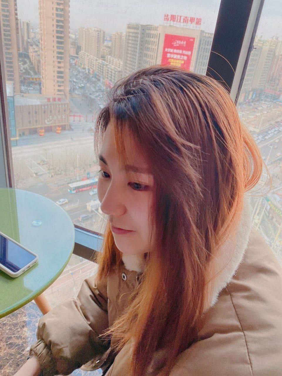 和精神小妹网恋 见面就去开房，狠狠的拿下！#群友投稿 #精神小妹 #泄密（2）