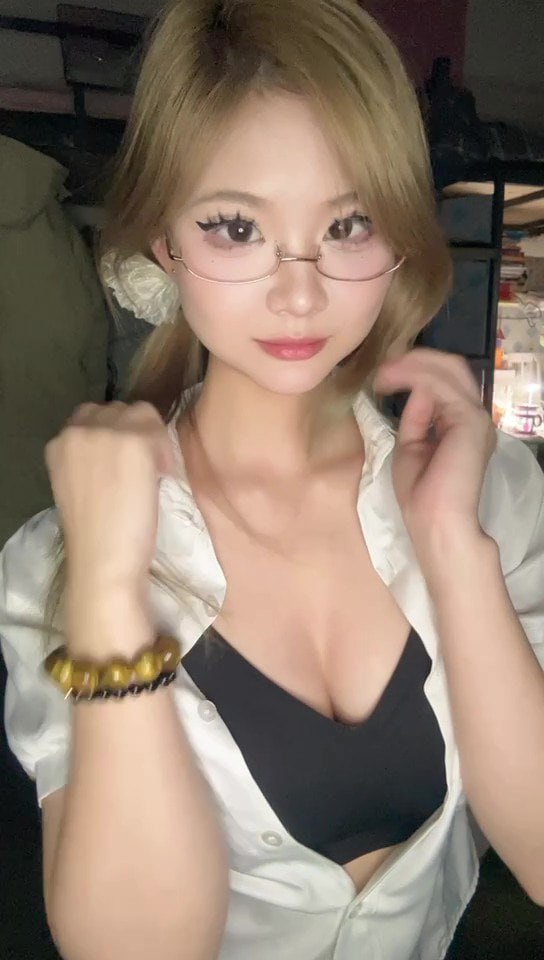 B站甜美博主 一只羊咩咩 反差福利视频流出 各种露脸裸舞自慰 纯反差婊天花板 #一只羊咩咩