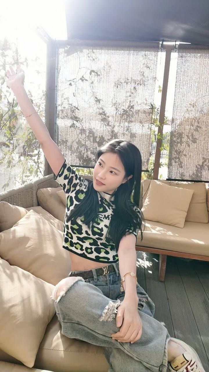#宋昕宸 西安音乐学院艺术系学生妹 宋昕宸 汉服cos武媚娘服侍主人 让你感受帝王般的视觉冲击！（2）